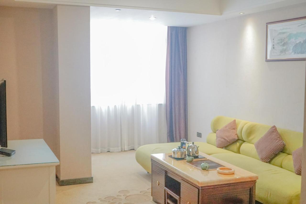Paco Hotel Tianhe Coach Terminal Metro Satation Guangzhou-Free Shuttle Bus For Canton Fair Buitenkant foto
